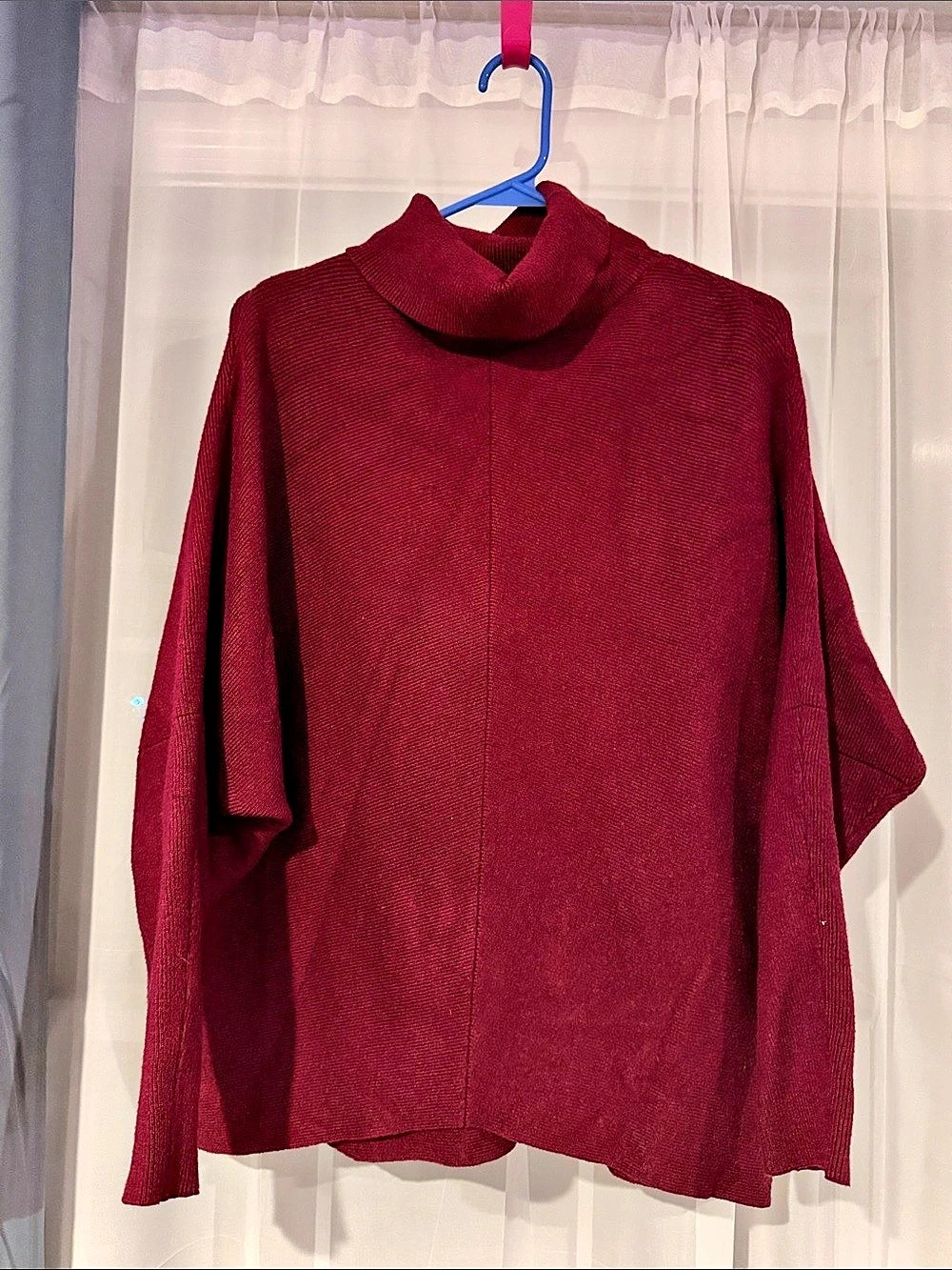 Arabess turtle Neck Sweater in Burgundy Size Large Like New